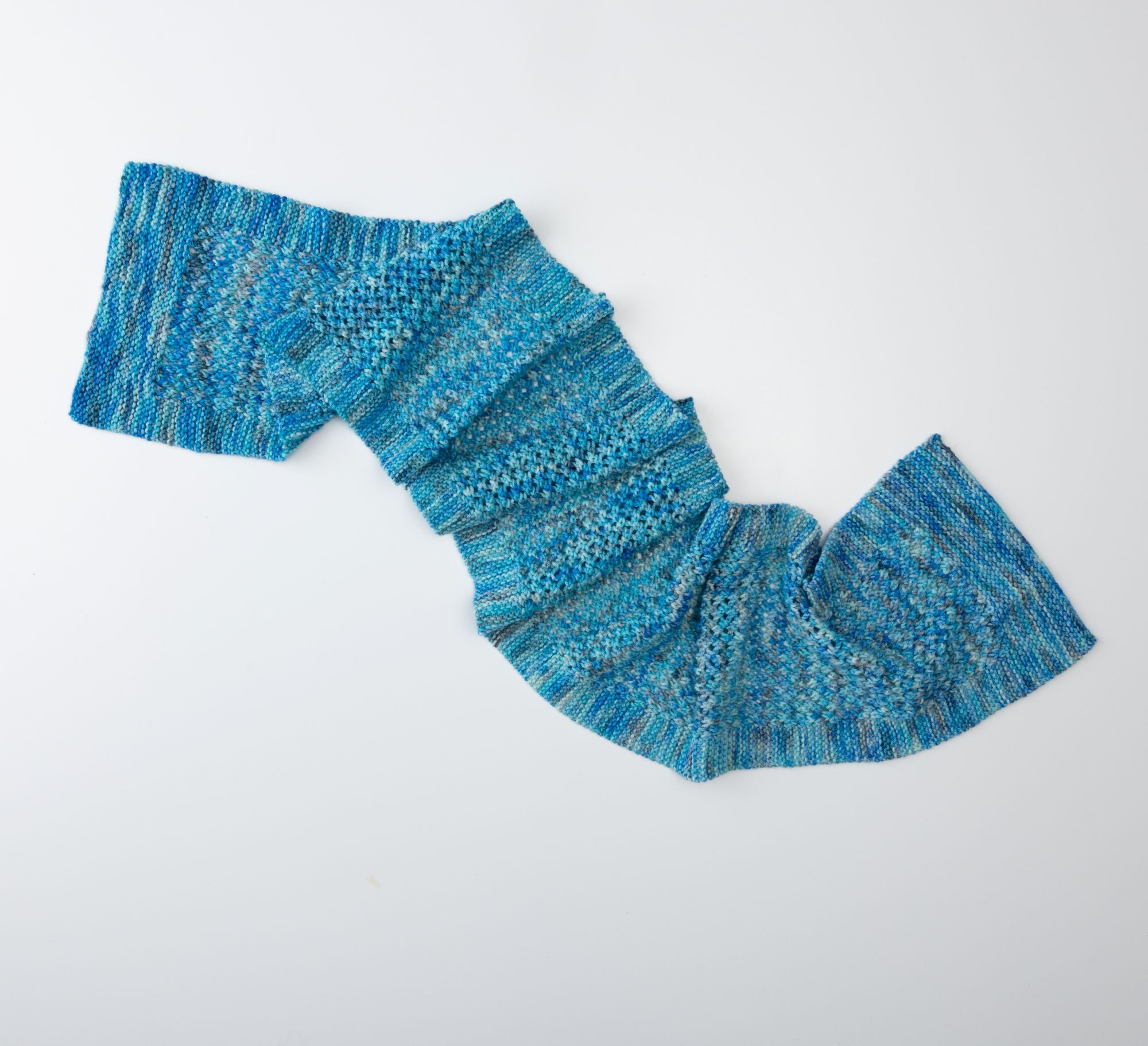小物 Theredthread G tech scarf Snowmelt Scarf PDF | Madelinetosh.com